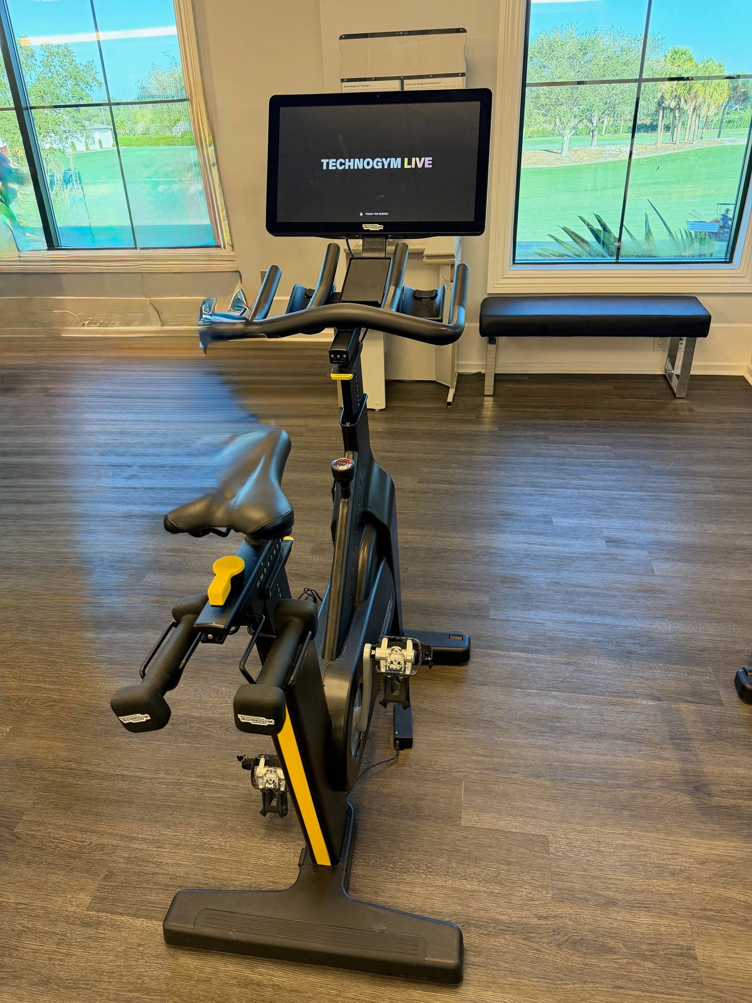 TECHNOGYM LIVE BIKE with LIVE Entertainment Console