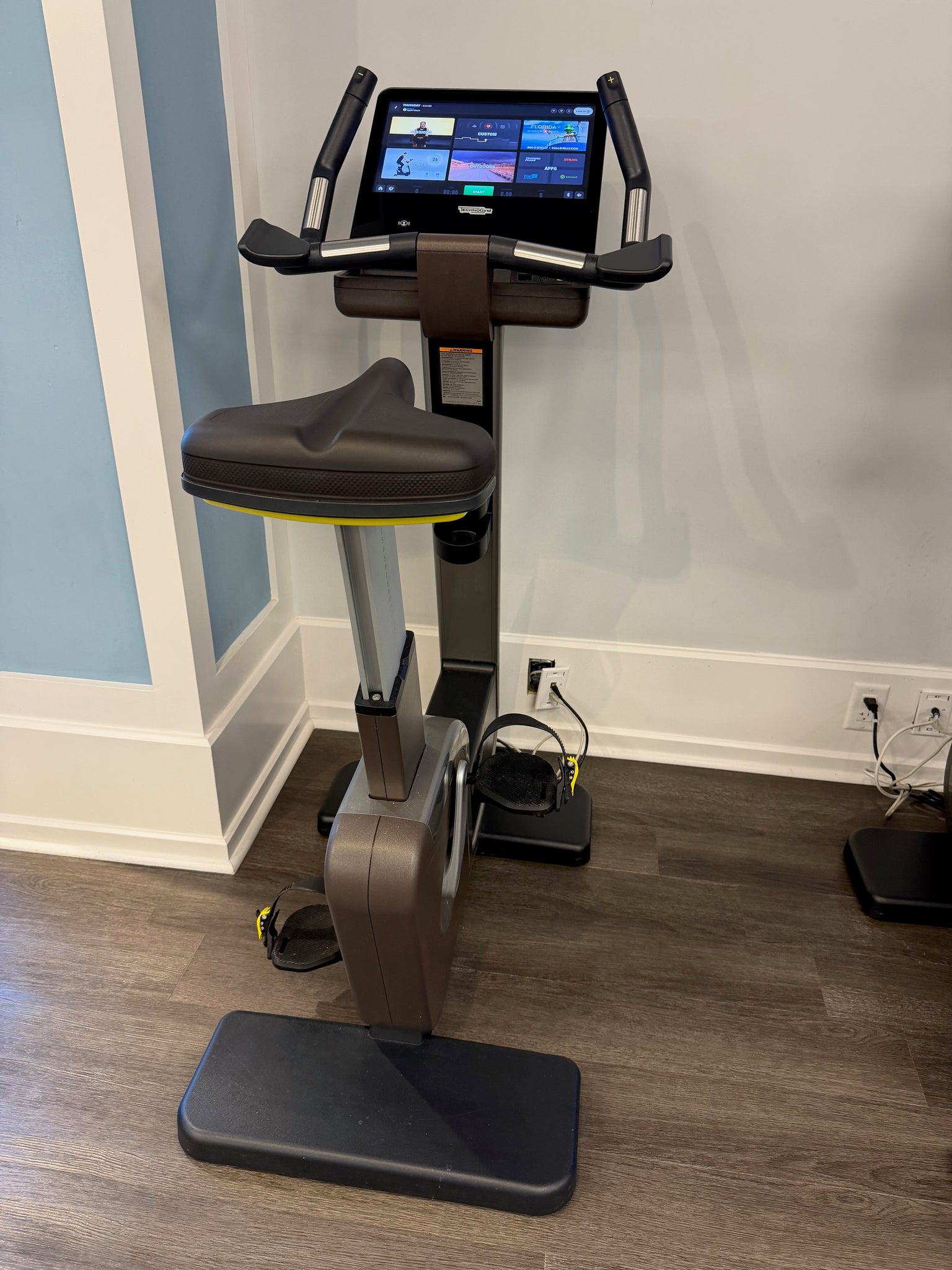 TECHNOGYM ARTIS BIKE WITH LIVE ENTERTAINMENT CONSOLE