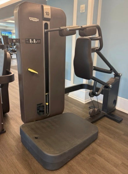 TechnoGym ARTIS Squat