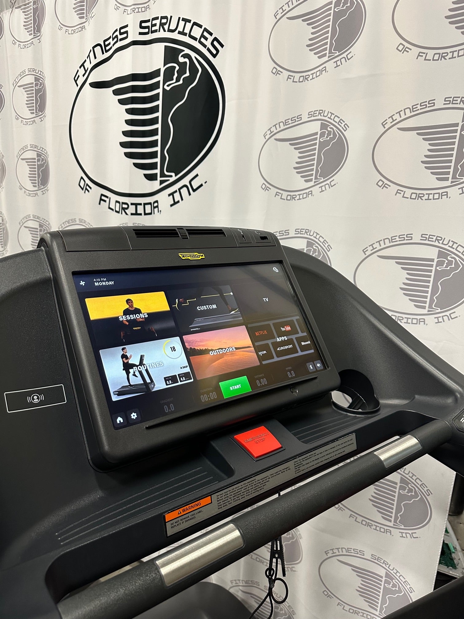 TechnoGym EXCITE 1000 Treadmill with LIVE Console, Refurbished Pre-own –  Gymrepair